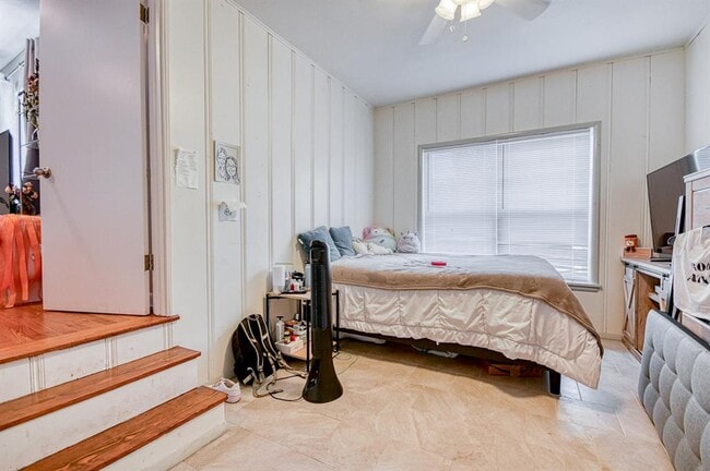 Building Photo - 1205 Westlawn Dr