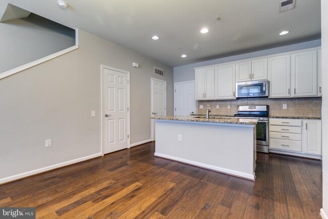 Building Photo - 20581 Geddes Terrace