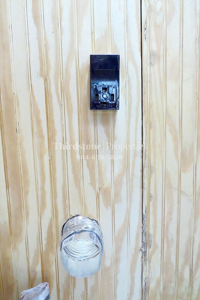 Building Photo - 9021 Castle Blvd