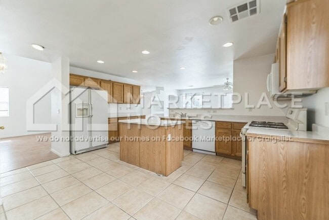 Building Photo - 9021 Iron Hitch Ave