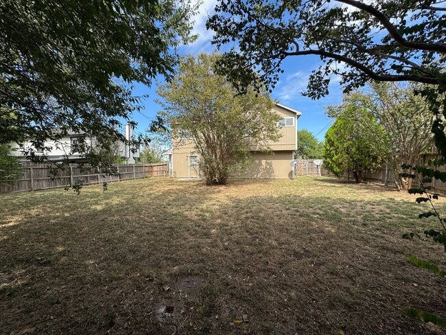 Building Photo - 2808 Bluejay Dr