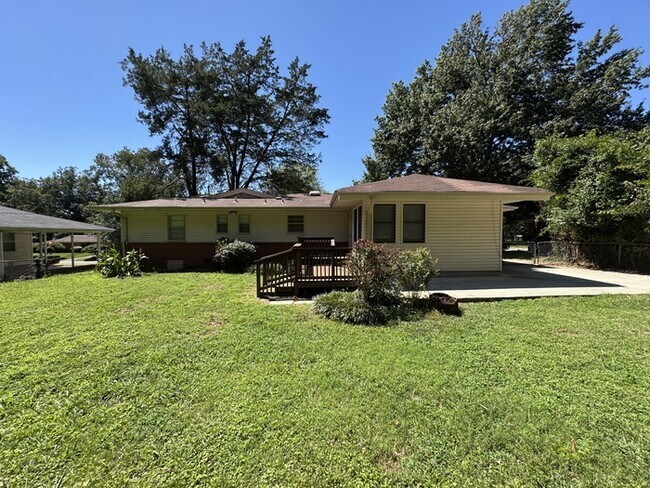 Building Photo - 918 Woodall Ln NW