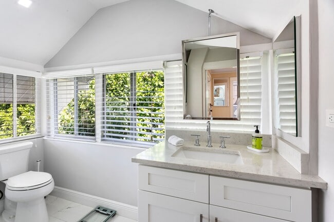 Building Photo - 141 Australian Ave