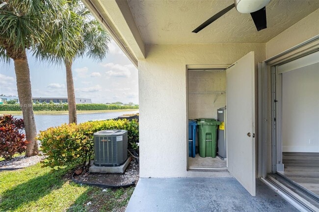 Building Photo - 16795 Hemingway Dr