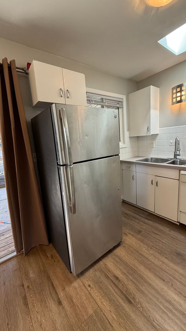 Building Photo - 2 bedroom Charming Single Family Home Multnomah Village Video Attached.