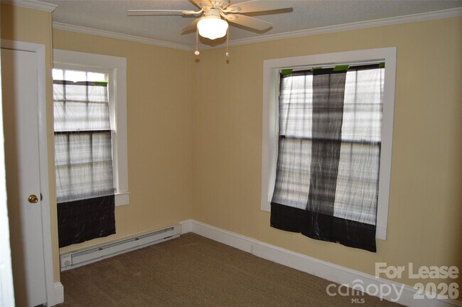 Building Photo - 819 Charlotte Ave