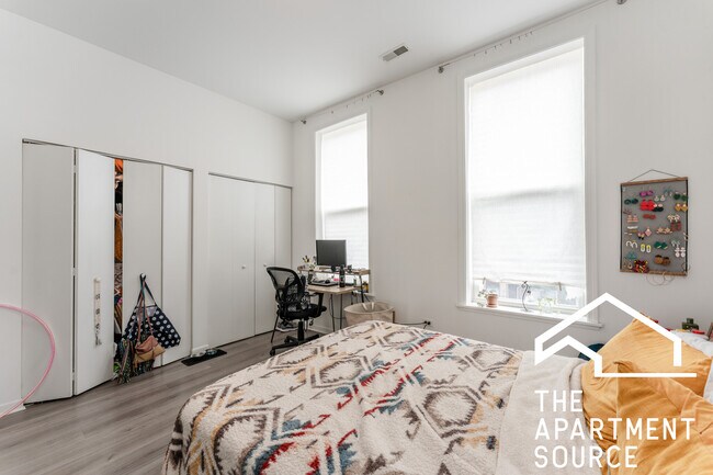 Building Photo - 2022 S Throop St