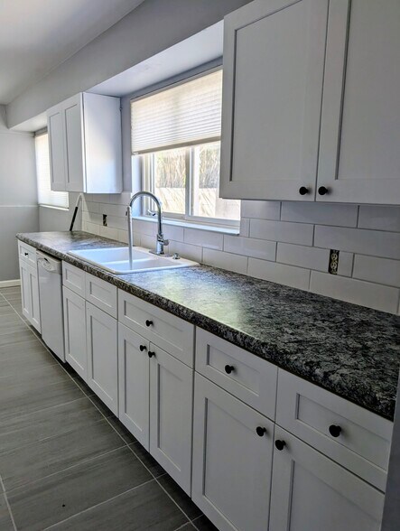 Building Photo - 2432 E Eastland St