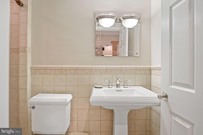 Building Photo - 5905 Lone Oak Dr