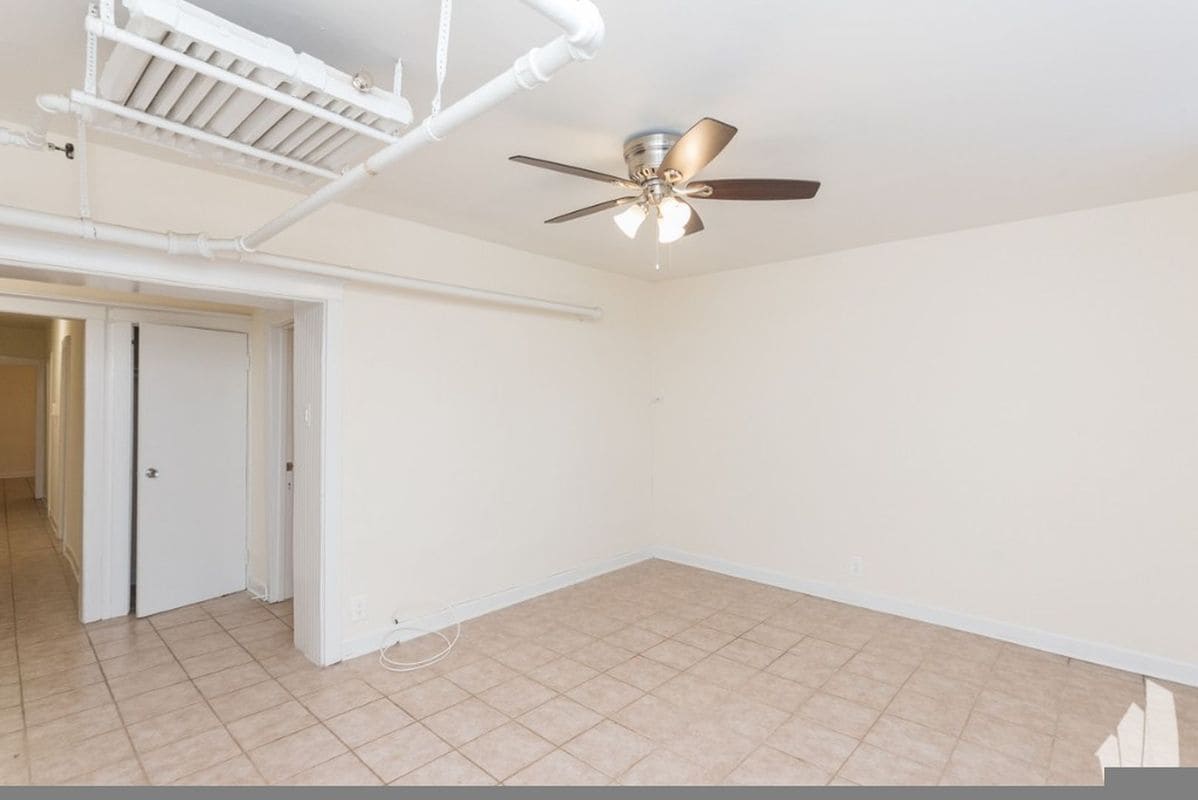 Building Photo - 4951 N Oakley Ave
