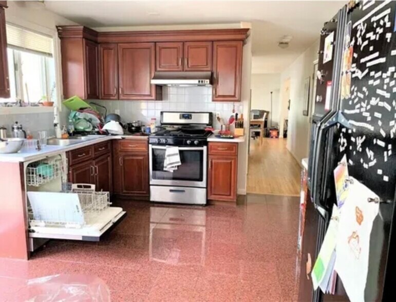 Building Photo - 309 Beacon St