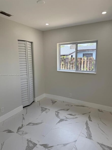 Building Photo - 1050 NW 25th Way