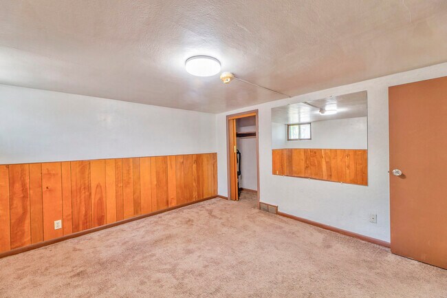 Building Photo - Duplex Fremont St