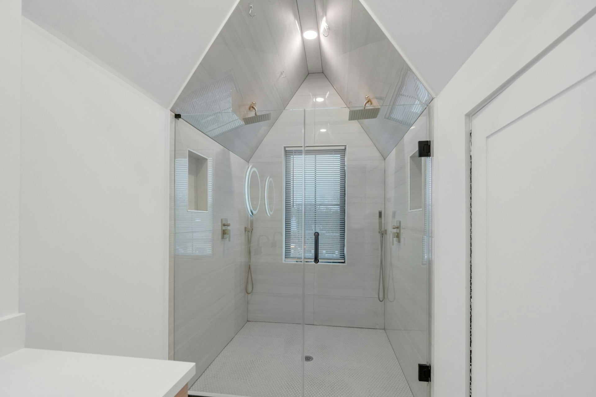 Building Photo - 71 Mission St