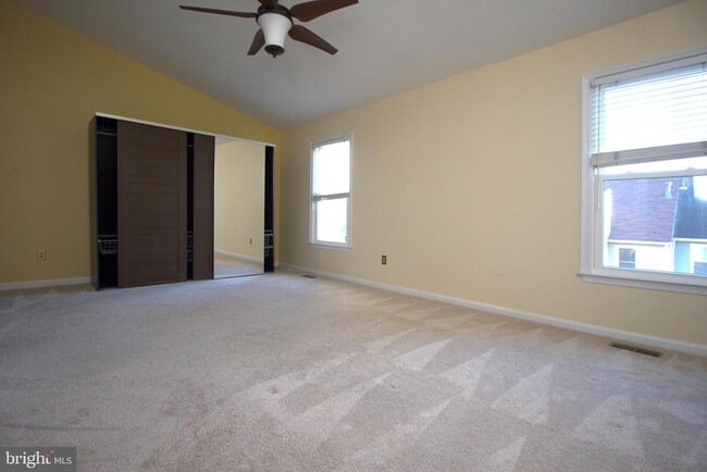 Building Photo - 5339 Buxton Ct