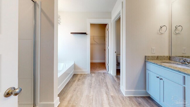 Building Photo - 5865 Danbury Blvd