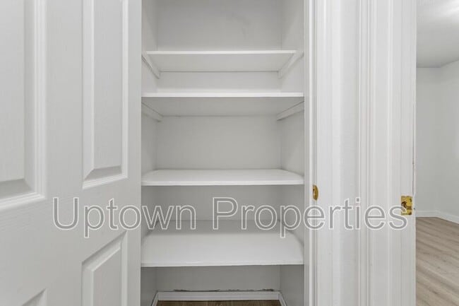 Building Photo - 1515 SW Custer Dr