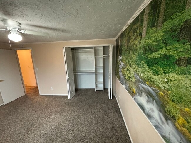 Building Photo - Nice and Spacious Orem Home