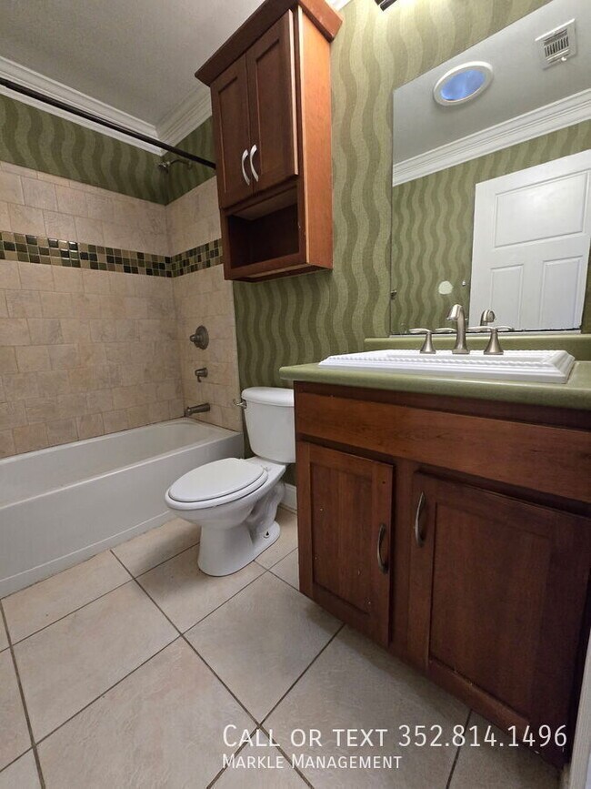 Building Photo - 200 S 11th St