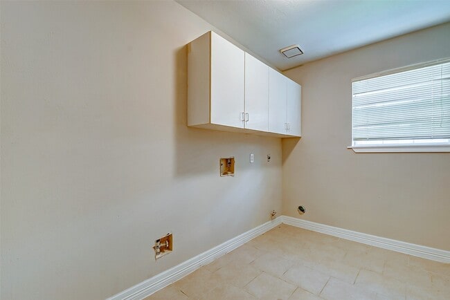 Building Photo - 14002 Wheatbridge Dr