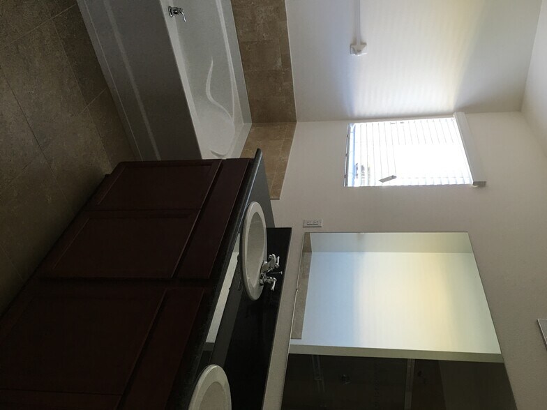 Building Photo - 1522 Lexington Square SW