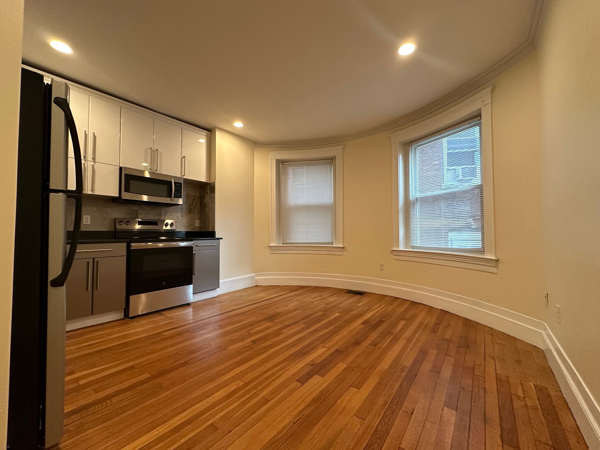 Building Photo - 191 Winthrop Rd