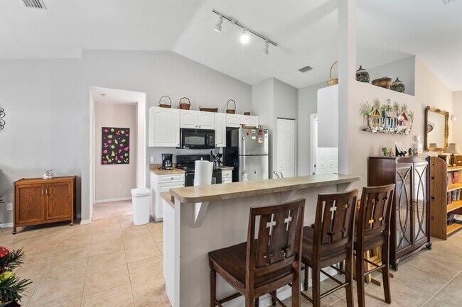 Building Photo - $1,895/month ** Furnished * Annual / Short Term * 3 bed / 2 Bath * Single Family * North Port