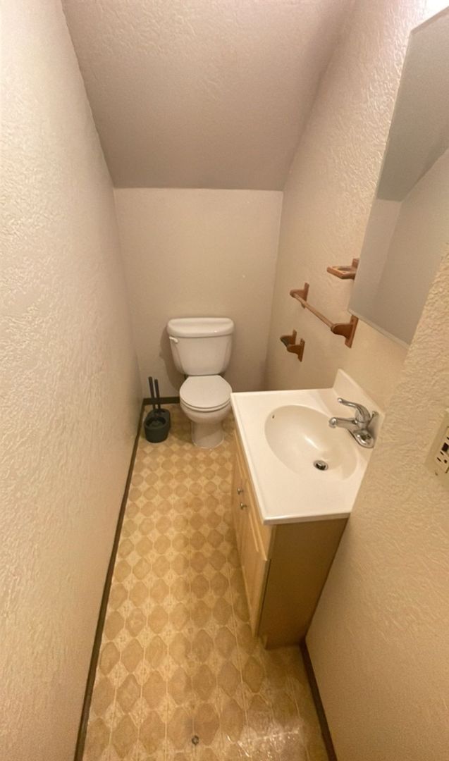 Building Photo - PRELEASING NOW! Available early September  2025 - 4 Bed/1.5 Bath