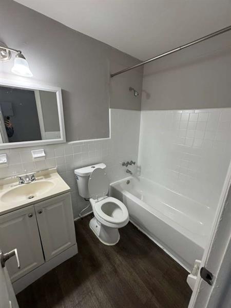 Building Photo - 518 SW 20th Ave