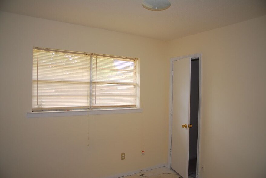 Building Photo - 109 Ralph Dr