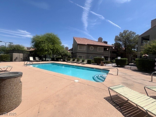 Building Photo - 5070 S Rainbow Blvd