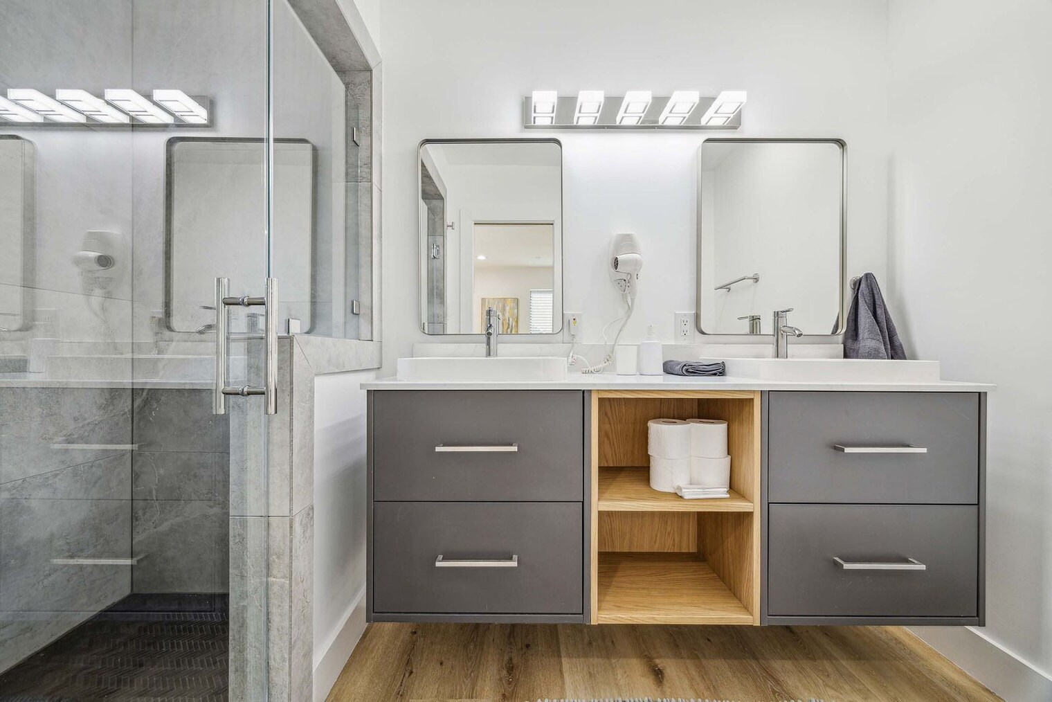 Building Photo - 5631 Cerritos Dr