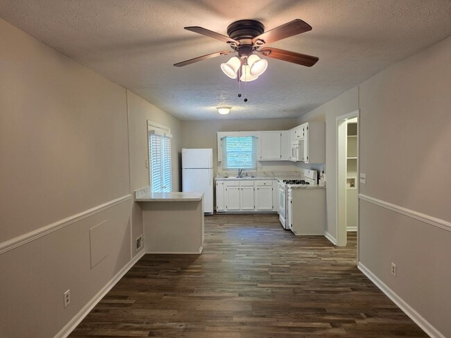 Building Photo - Rare 3 bed 2 bath ranch located in Marietta