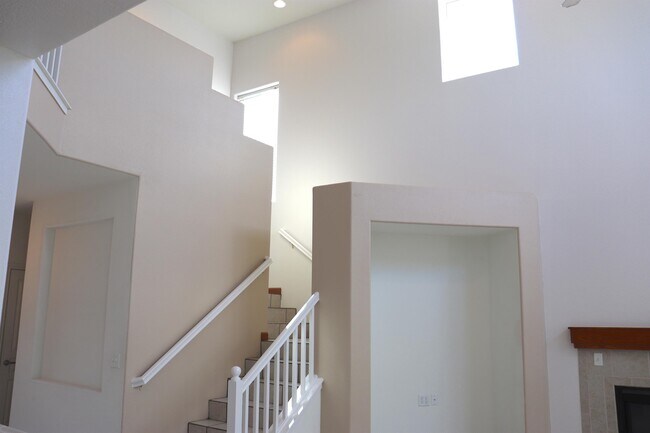 Building Photo - 2346 E Early Ave