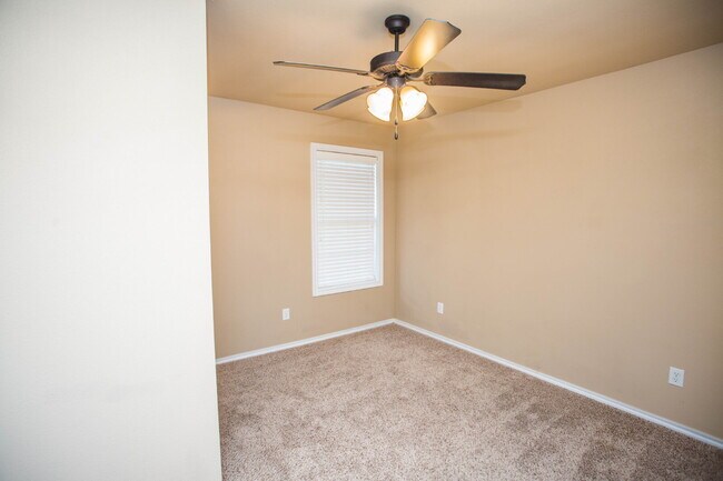 Building Photo - Charming 4 Bedroom, 2 Bath Two-Story Duplex