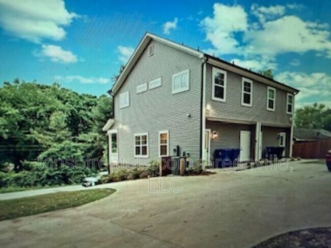 Building Photo - 106 Hilton St