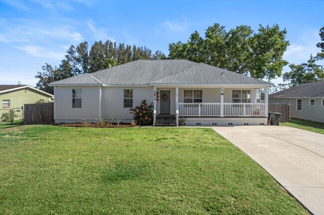 Building Photo - 5814 Killarney Ave