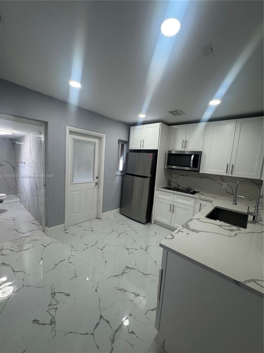 Building Photo - 1171 NE 161st Ter