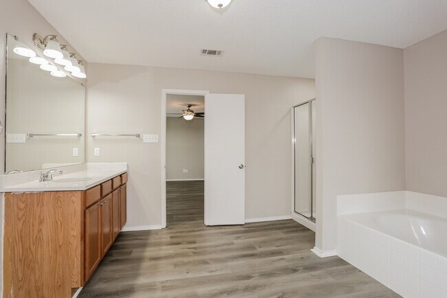 Building Photo - 10044 Legacy Dr