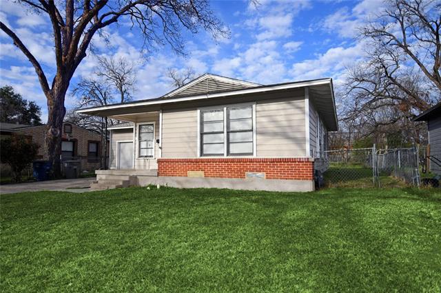 Building Photo - 2325 Kingswood Dr
