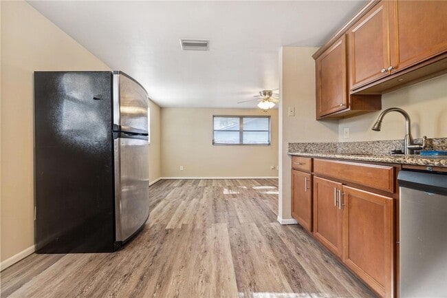 Building Photo - 3631 Anderson Ave