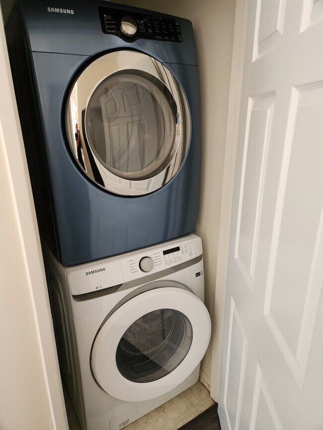 Building Photo - 11543 Treeview Ct