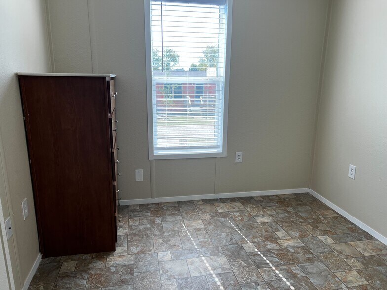 Building Photo - 709 N Collins Fwy