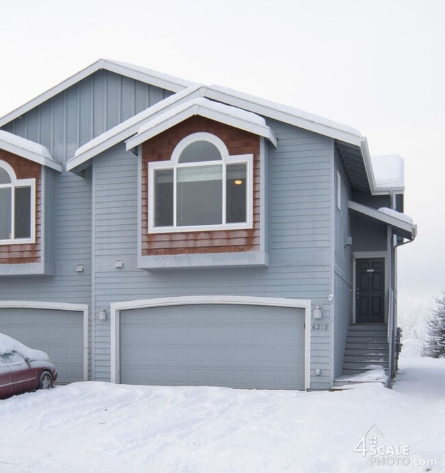 Building Photo - Beautiful East Anchorage 4 Bedroom Townhome