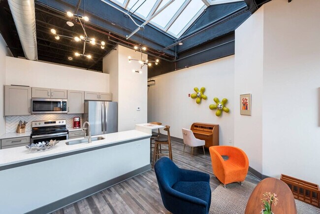 Building Photo - 350 East Ave