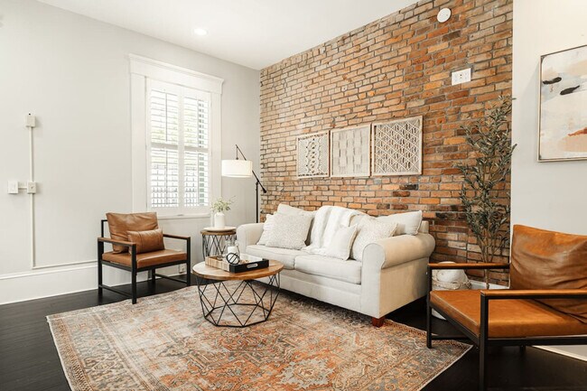 Building Photo - 1354 Broadway