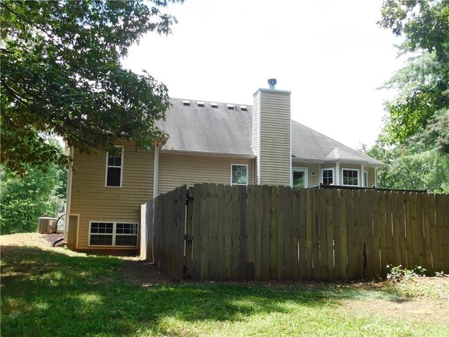 Building Photo - 576 Greenwood Park Way