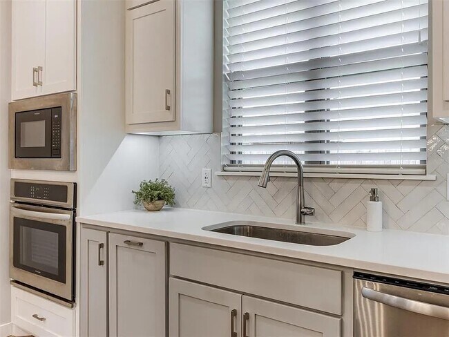 Building Photo - 1391 Hickory Trl