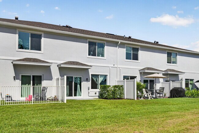 Building Photo - 608 Waters Edge Ln