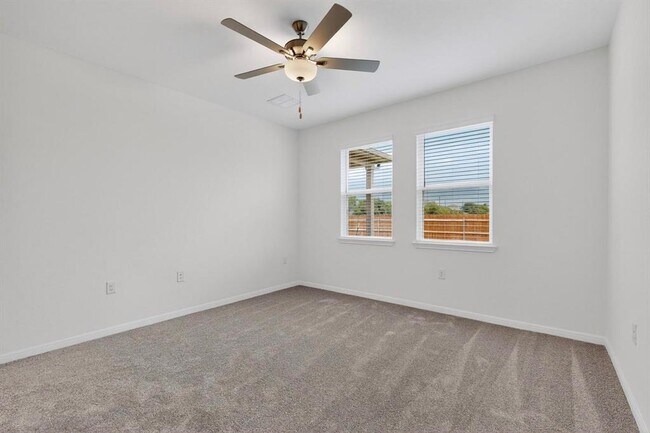 Building Photo - 1204 Purple Martin Dr